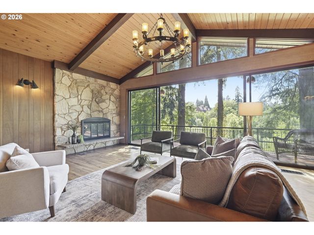 3700 Se ELLIS St, Portland, OR 97202