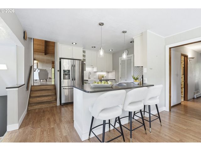 3700 Se ELLIS St, Portland, OR 97202