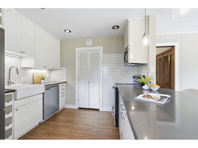 3700 Se ELLIS St, Portland, OR 97202