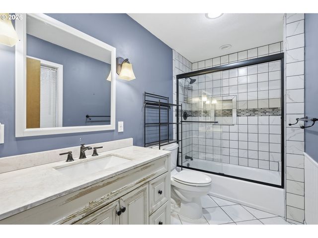 3700 Se ELLIS St, Portland, OR 97202