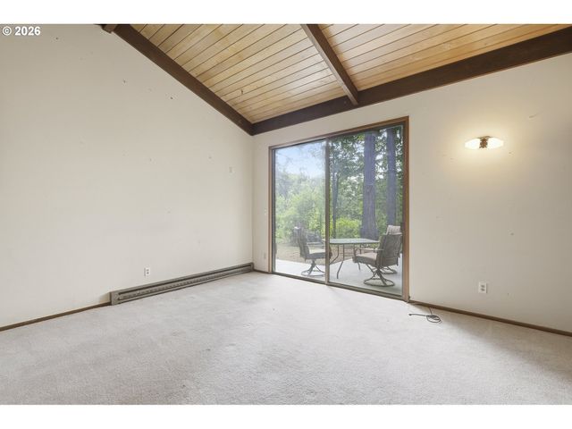 3700 Se ELLIS St, Portland, OR 97202