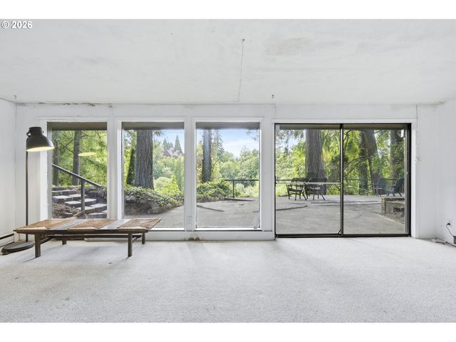 3700 Se ELLIS St, Portland, OR 97202