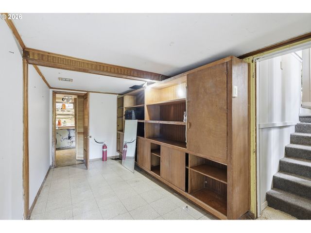 3700 Se ELLIS St, Portland, OR 97202
