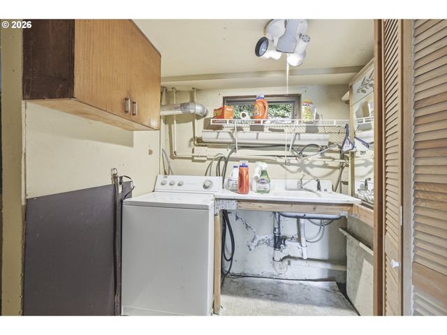 3700 Se ELLIS St, Portland, OR 97202