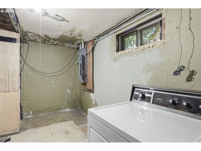 3700 Se ELLIS St, Portland, OR 97202