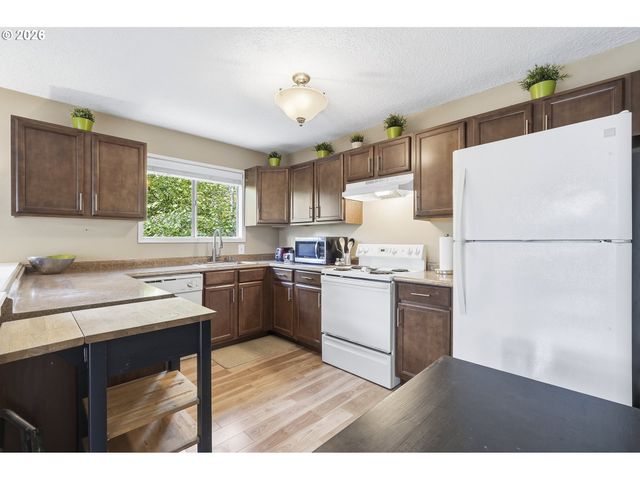 3700 Se ELLIS St, Portland, OR 97202