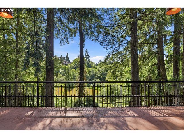 3700 Se ELLIS St, Portland, OR 97202