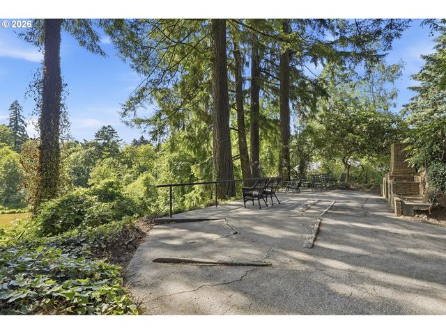 3700 Se ELLIS St, Portland, OR 97202