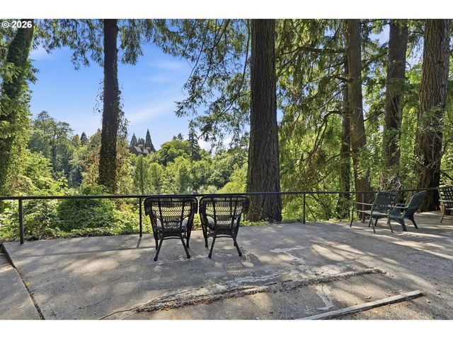 3700 Se ELLIS St, Portland, OR 97202