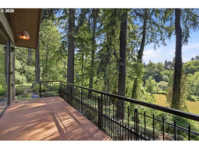 3700 Se ELLIS St, Portland, OR 97202