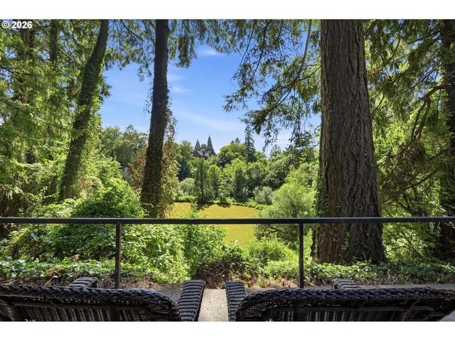 3700 Se ELLIS St, Portland, OR 97202