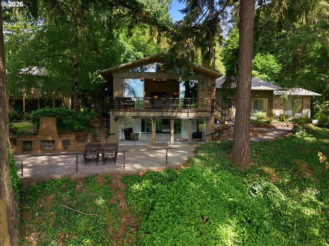 3700 Se ELLIS St, Portland, OR 97202