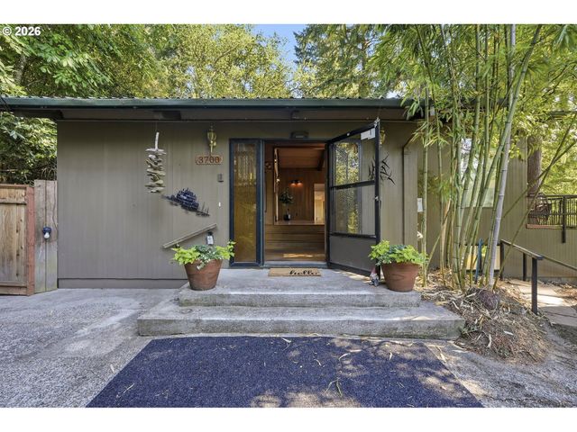 3700 Se ELLIS St, Portland, OR 97202