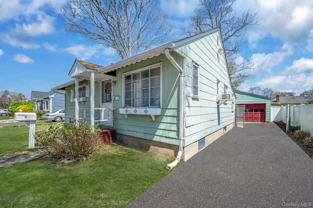 115 Irish Lane, East Islip, NY 11730