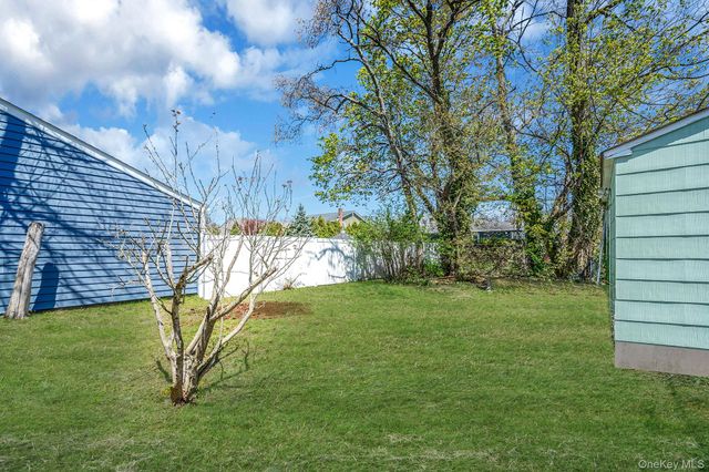 115 Irish Lane, East Islip, NY 11730