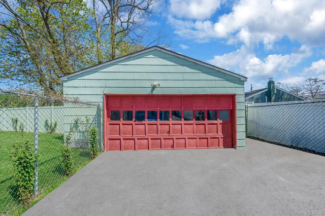 115 Irish Lane, East Islip, NY 11730