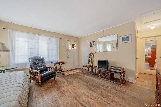 115 Irish Lane, East Islip, NY 11730