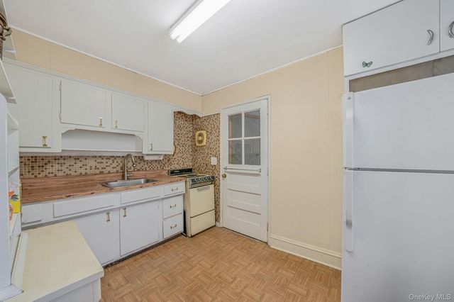 115 Irish Lane, East Islip, NY 11730