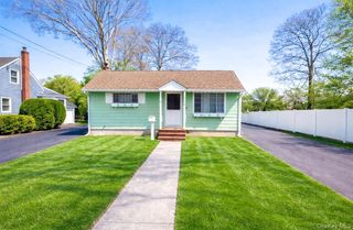 115 Irish Lane, East Islip, NY 11730