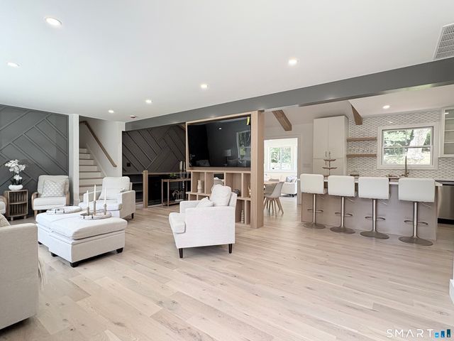 33 Manor Drive, Trumbull, CT 06611