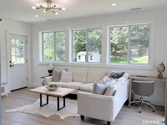33 Manor Drive, Trumbull, CT 06611