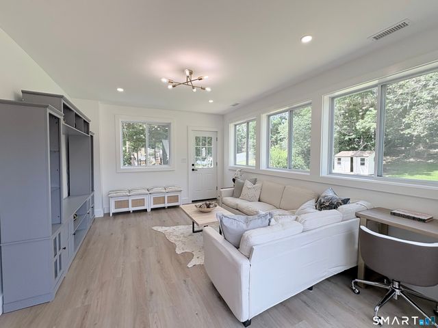 33 Manor Drive, Trumbull, CT 06611