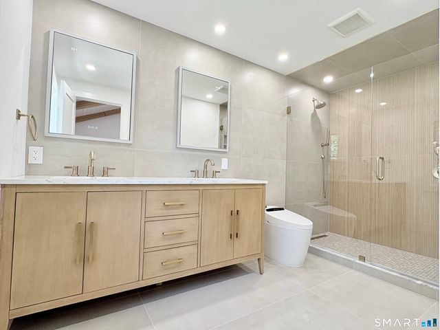 33 Manor Drive, Trumbull, CT 06611