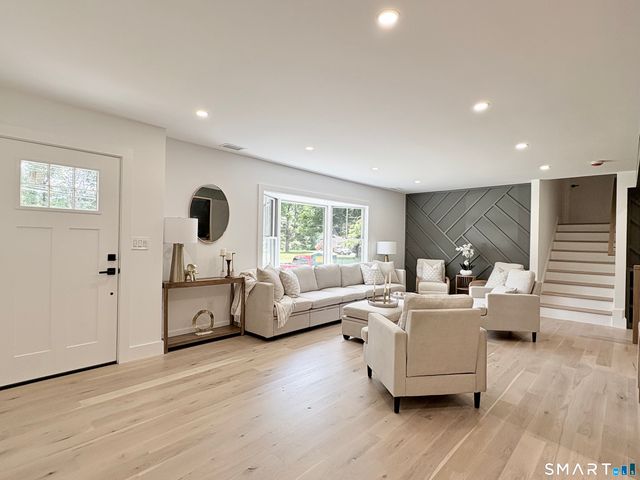 33 Manor Drive, Trumbull, CT 06611
