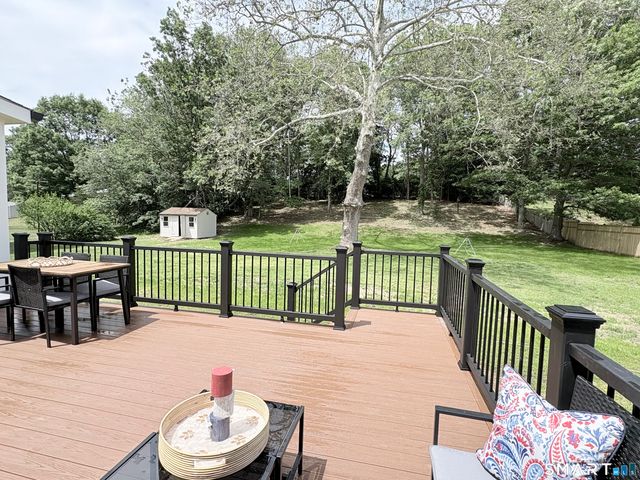 33 Manor Drive, Trumbull, CT 06611