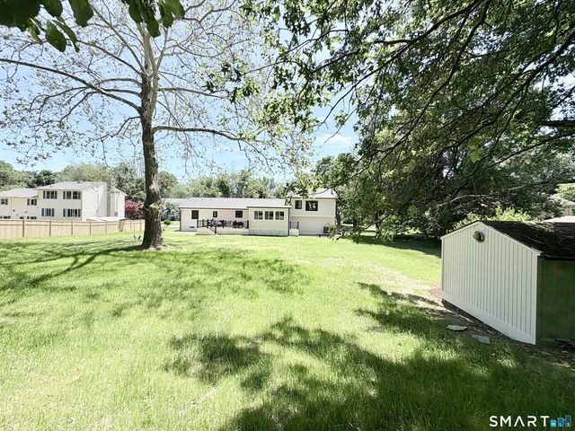 33 Manor Drive, Trumbull, CT 06611