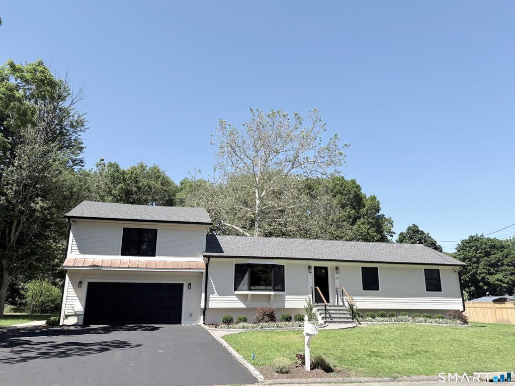 33 Manor Drive, Trumbull, CT 06611