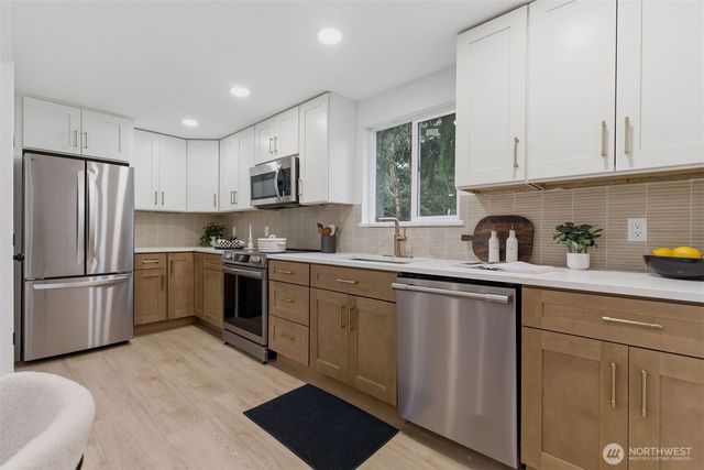 12002 2nd Avenue SW, Seattle, WA 98146