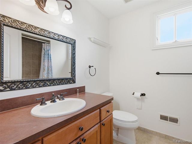 3875 Andover Avenue, Auburn Hills, MI 48326