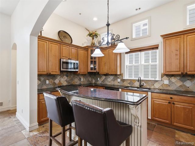 3875 Andover Avenue, Auburn Hills, MI 48326