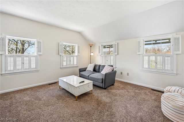 1820 E Market Street, Warren, OH 44483