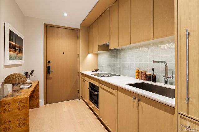 24-01 Queens Plaza N 1504, Long Island City, NY 11101