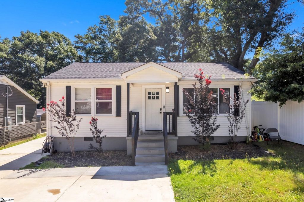 8 Antioch Drive, Greenville, SC 29605
