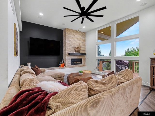 10215 Margo Street, La Vista, NE 68128