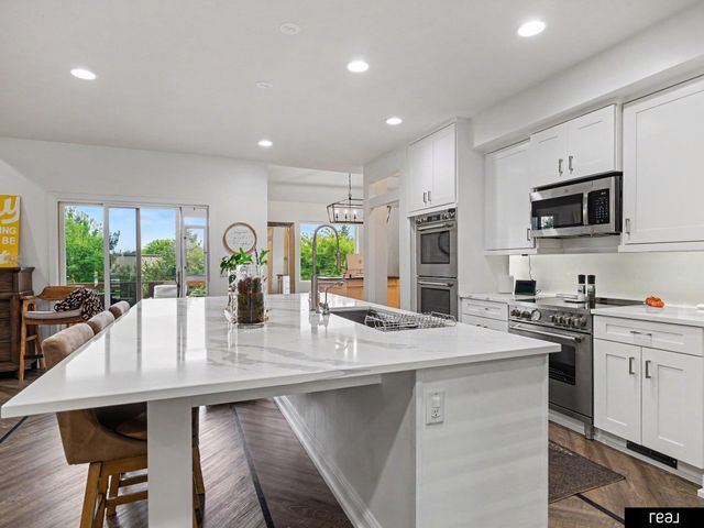 10215 Margo Street, La Vista, NE 68128
