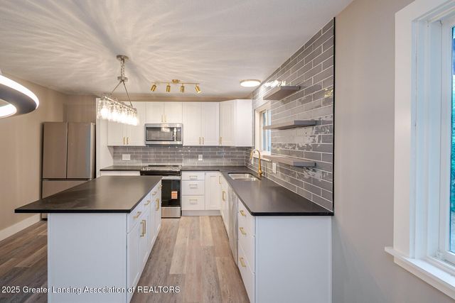 3425 Cooley Drive, Lansing, MI 48911