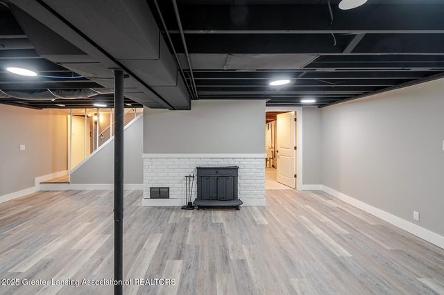 3425 Cooley Drive, Lansing, MI 48911