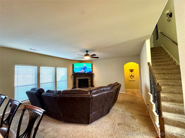 20555 E 32nd Street S, Broken Arrow, OK 74014