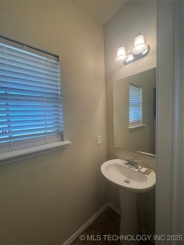 20555 E 32nd Street S, Broken Arrow, OK 74014