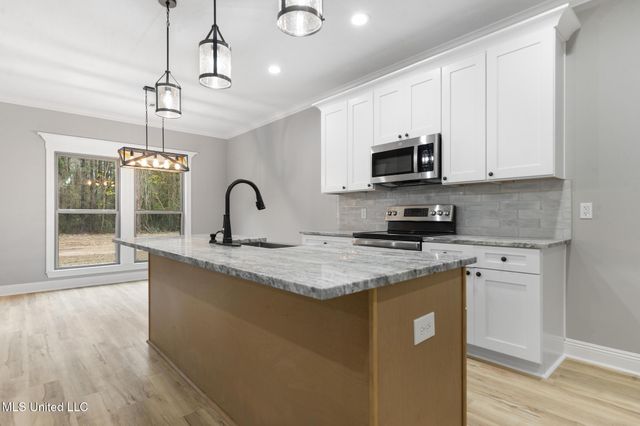 5360 Hoda Road, Kiln, MS 39556