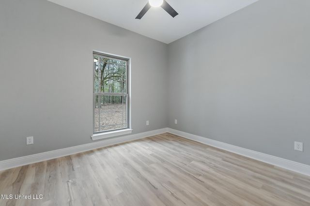 5360 Hoda Road, Kiln, MS 39556