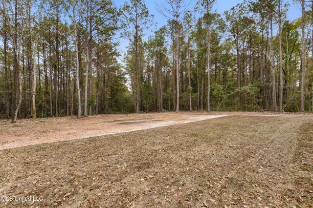 5360 Hoda Road, Kiln, MS 39556