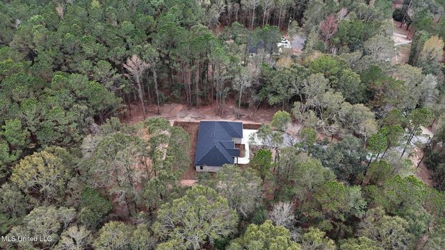 5360 Hoda Road, Kiln, MS 39556