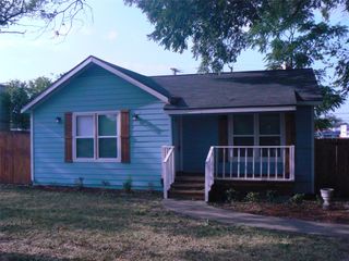 5728 Curzon Avenue, Fort Worth, TX 76107