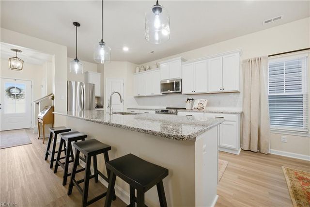 1518 Waltham LN, Newport News, VA 23602