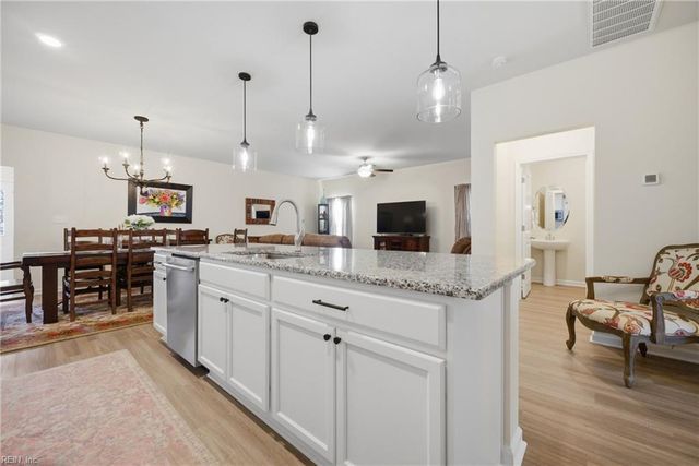 1518 Waltham LN, Newport News, VA 23602